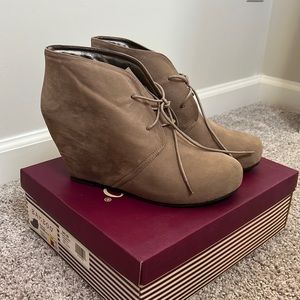 Taupe wedge heel size 11